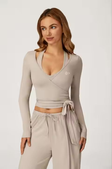 بنطال بقصّة واسعة/ مع توب لف طويل