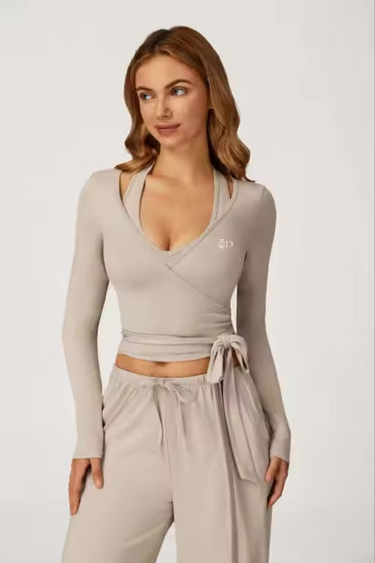 بنطال بقصّة واسعة/ مع توب لف طويل