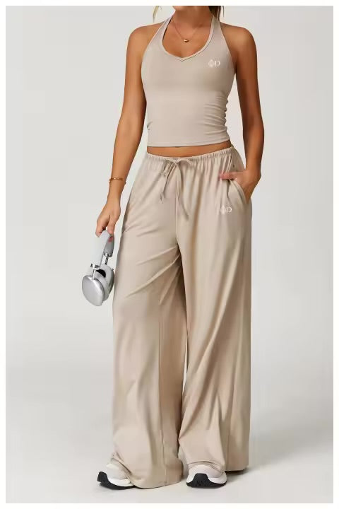 بنطال بقصّة واسعة/ مع توب لف طويل